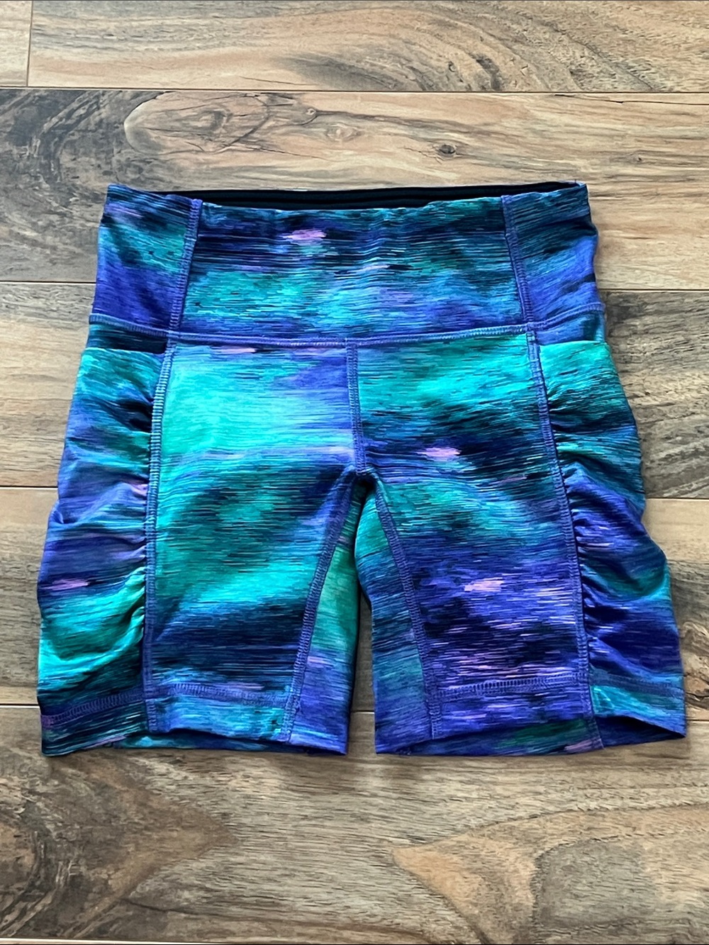 Lululemon Speed Track Biker Shorts Women’s Sz 2 Rio Nights Multi Purple Green 6”